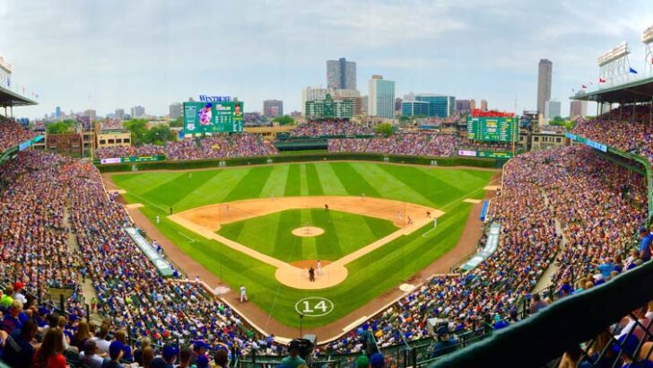 HOW TO VISIT WRIGLEY FIELD, CHICAGO