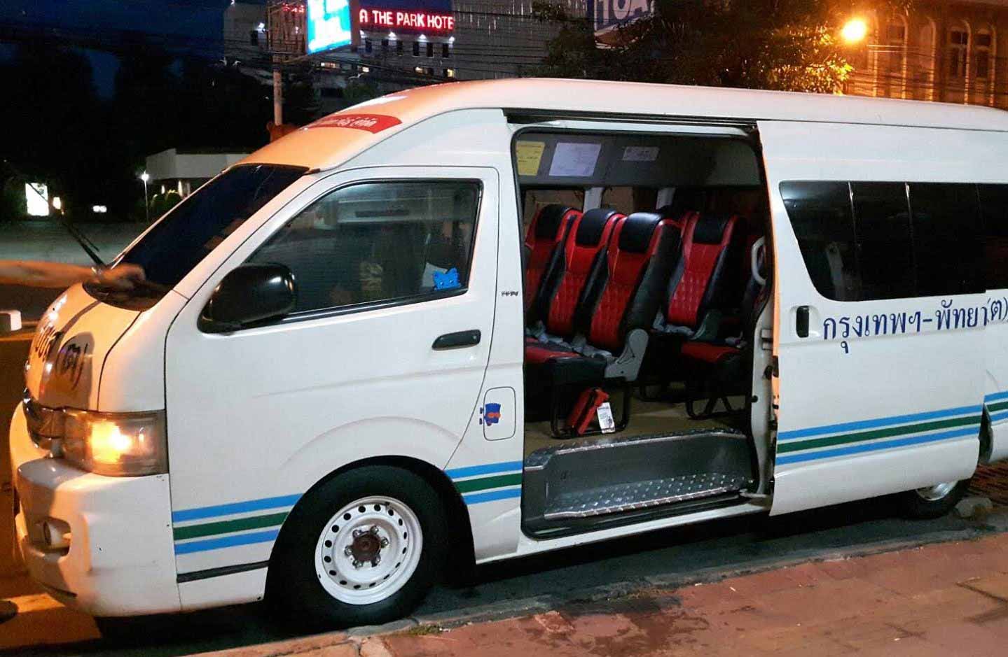 Такси из аэропорта бангкока. Микроавтобусы в Тайланде. Бангкок микроавтобус. Такси Бангкок Паттайя Тойота. Мини автобусы Бангкок.