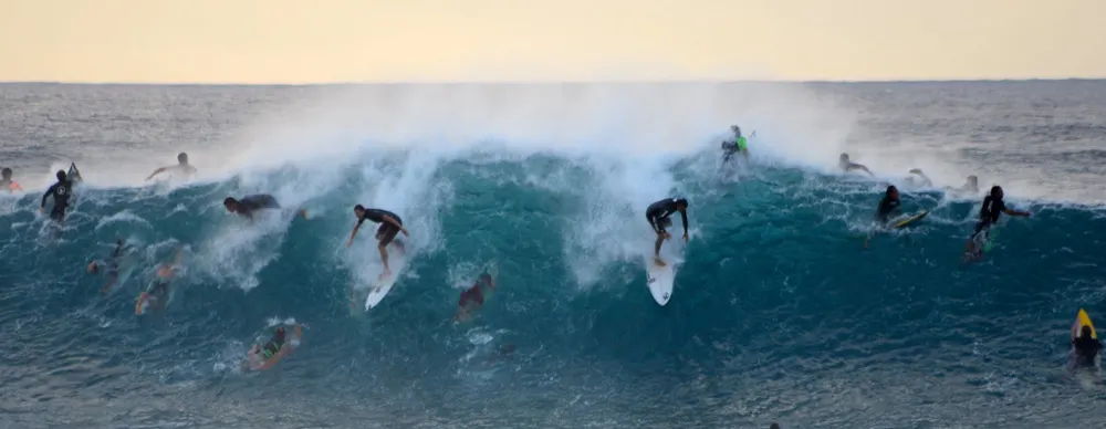 surfing in Hawaii on your USA Bucketlist