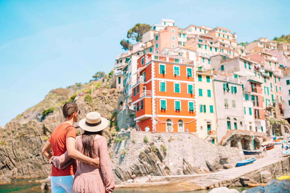 5 BEST TRAVEL JOBS FOR COUPLES EXPLORING THE WORLD