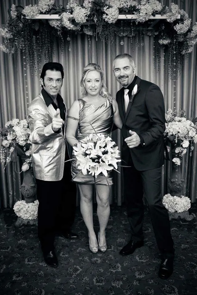 Vegas wedding with Elvis