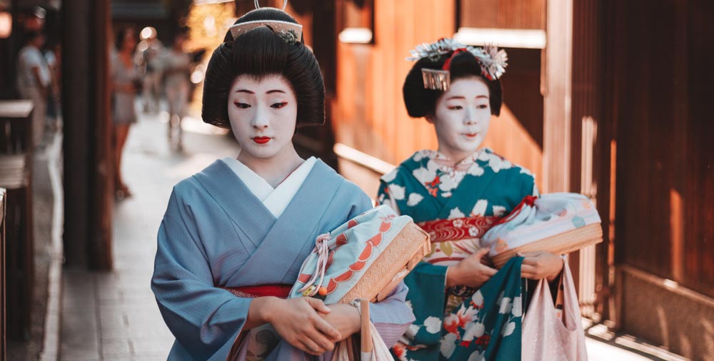 geishas in Japan
