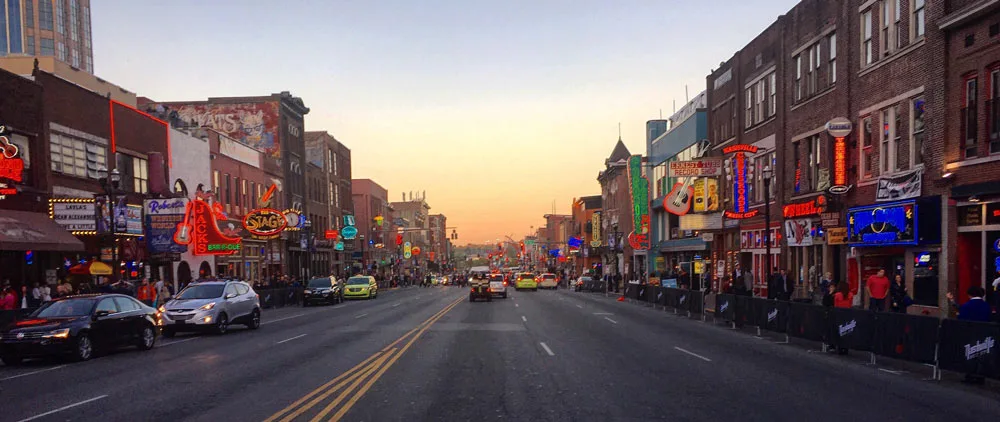 Popular Street in Nashville with neon signs, a fun thing to do in the USA at night
