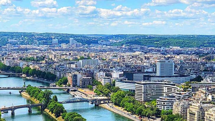 10 Reasons to visit Paris