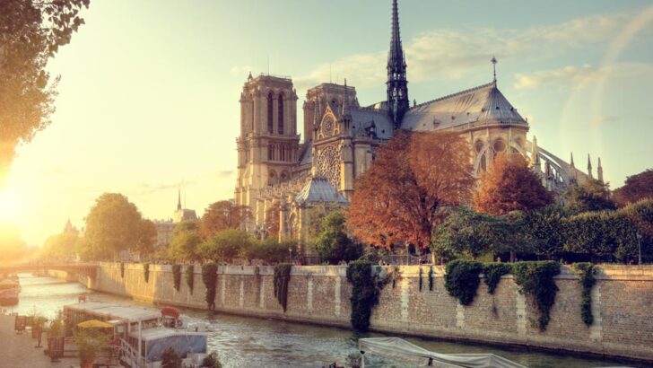 8 Romantic Things to Do in Paris
